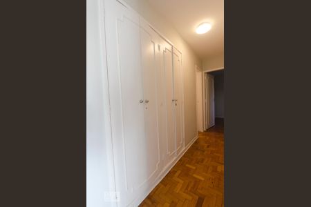 Corredor dos quartos de apartamento para alugar com 2 quartos, 80m² em Vila Anglo Brasileira, São Paulo