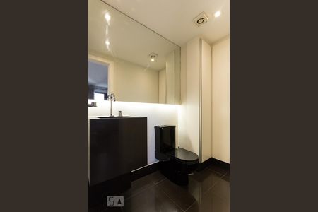 Lavabo de apartamento para alugar com 1 quarto, 65m² em Vila Olímpia, São Paulo