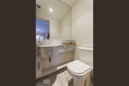 Lavabo de apartamento para alugar com 2 quartos, 132m² em Vila Ipojuca, São Paulo