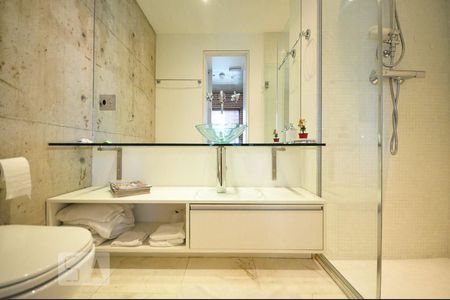 banheiro suíte de apartamento para alugar com 1 quarto, 70m² em Jardim Fonte do Morumbi, São Paulo