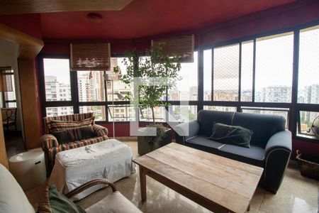 Sala 2 de apartamento à venda com 6 quartos, 270m² em Vila Suzana, São Paulo