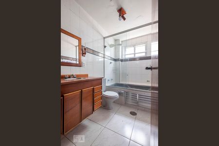 Banheiro de apartamento para alugar com 1 quarto, 51m² em Pinheiros, São Paulo