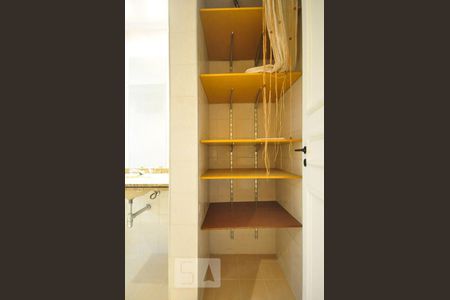 armário do banheiro suíte 1 de apartamento à venda com 3 quartos, 117m² em Vila Suzana, São Paulo