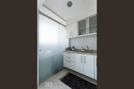 Cozinha de apartamento para alugar com 1 quarto, 50m² em Campo Belo, São Paulo