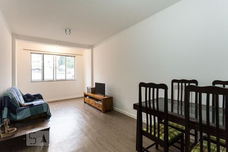 Apartamento à venda com 74m², 2 quartos e sem vagaSala