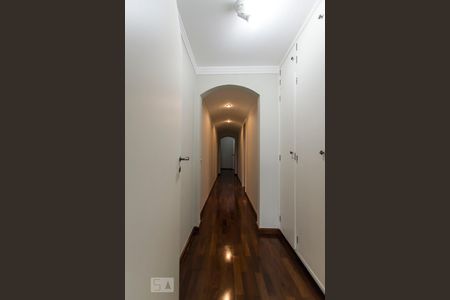 Corredor de apartamento à venda com 4 quartos, 250m² em Vila Morumbi, São Paulo