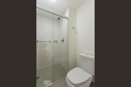 Banheiro de apartamento para alugar com 1 quarto, 55m² em Vila Madalena, São Paulo