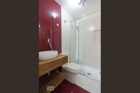 Banheiro de apartamento para alugar com 2 quartos, 110m² em Santa Teresinha, São Paulo