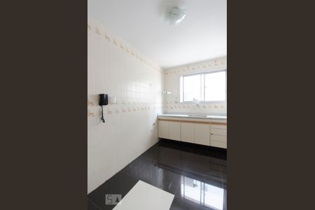Cozinha de apartamento para alugar com 2 quartos, 110m² em Santa Teresinha, São Paulo