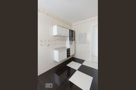 Cozinha de apartamento para alugar com 2 quartos, 110m² em Santa Teresinha, São Paulo