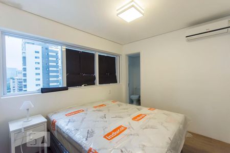 Suite de apartamento para alugar com 1 quarto, 50m² em Jardim Europa, São Paulo