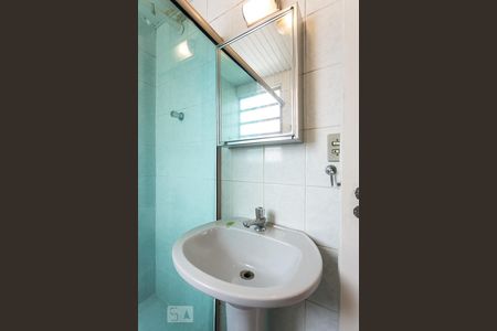 Banheiro de apartamento para alugar com 2 quartos, 50m² em Aclimação, São Paulo