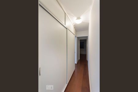 Correedor de apartamento para alugar com 3 quartos, 105m² em Sumarezinho, São Paulo