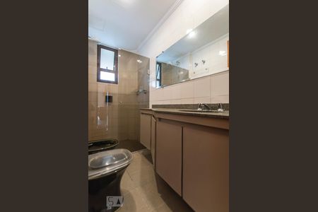Banheiro da suíte de apartamento para alugar com 3 quartos, 145m² em Paraisópolis, São Paulo