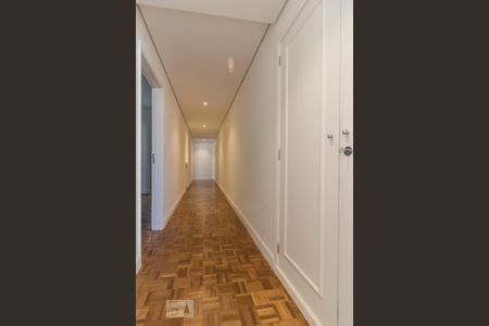 Corredor de apartamento para alugar com 3 quartos, 255m² em Higienópolis, São Paulo