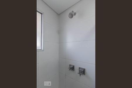 Banheiro de kitnet/studio para alugar com 1 quarto, 25m² em Vila Augusta, Guarulhos
