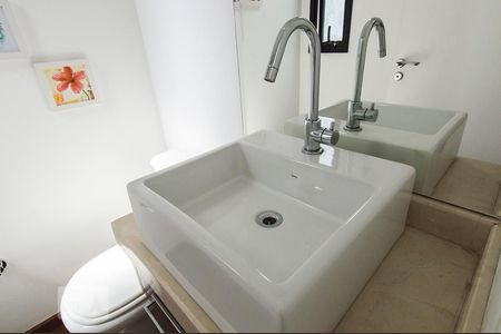 Lavabo de apartamento à venda com 3 quartos, 157m² em Vila Suzana, São Paulo