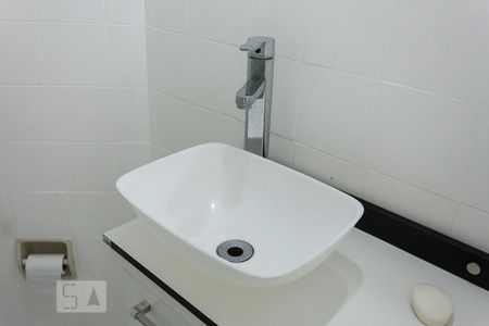 Banheiro de kitnet/studio para alugar com 1 quarto, 36m² em Bela Vista, São Paulo