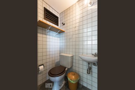 Lavabo de apartamento para alugar com 1 quarto, 56m² em Pinheiros, São Paulo