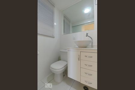 Banheiro de apartamento para alugar com 2 quartos, 50m² em Santa Teresinha, São Paulo