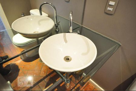 detalhe do lavabo de apartamento para alugar com 4 quartos, 236m² em Vila Suzana, São Paulo