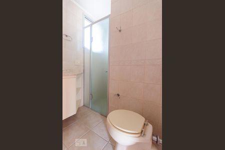 Banheiro social de apartamento à venda com 2 quartos, 78m² em Cambuí, Campinas