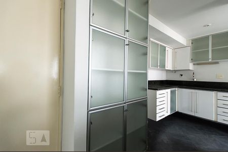 Cozinha de apartamento para alugar com 2 quartos, 50m² em Jardim Arpoador, São Paulo