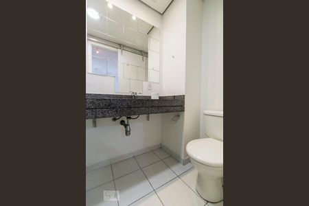 Banheiro da suíte de apartamento para alugar com 1 quarto, 50m² em Jardim Londrina, São Paulo