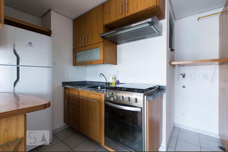 Cozinha de apartamento para alugar com 1 quarto, 50m² em Jardim Londrina, São Paulo