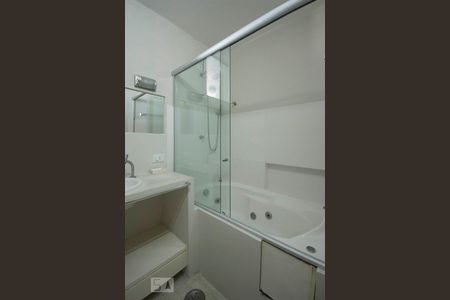Banheiro de apartamento para alugar com 2 quartos, 69m² em Santo Amaro, São Paulo