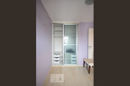 armário do quarto  de apartamento para alugar com 2 quartos, 94m² em Lar São Paulo, São Paulo