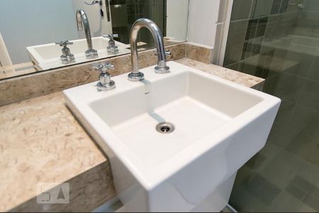 Banheiro de apartamento para alugar com 2 quartos, 68m² em Alphaville Industrial, Barueri