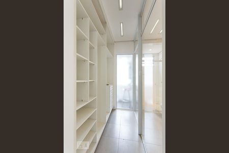 Closet de apartamento à venda com 1 quarto, 90m² em Vila Nova Conceição, São Paulo