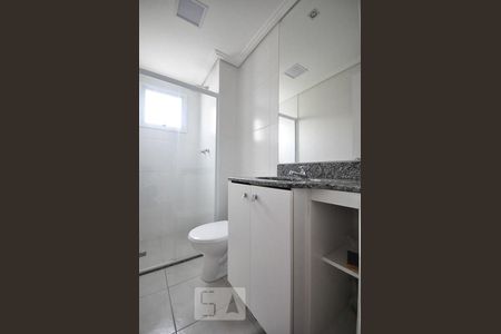 banheiro de apartamento para alugar com 1 quarto, 50m² em Vila Suzana, São Paulo