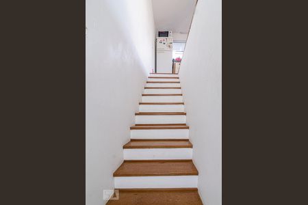 Casa à venda com 81m², 1 quarto e sem vaga Casa à venda com 81m², 1 quarto e sem vagaEscada