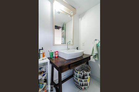 Casa à venda com 81m², 1 quarto e sem vaga Casa à venda com 81m², 1 quarto e sem vagaBanheiro