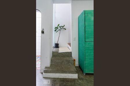 Casa à venda com 81m², 1 quarto e sem vaga Casa à venda com 81m², 1 quarto e sem vagaEscada