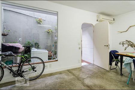 Sala de casa à venda com 1 quarto, 81m² em Pinheiros, São Paulo