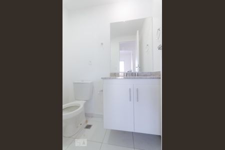 Banheiro de apartamento para alugar com 1 quarto, 50m² em Vila Lídia, Campinas