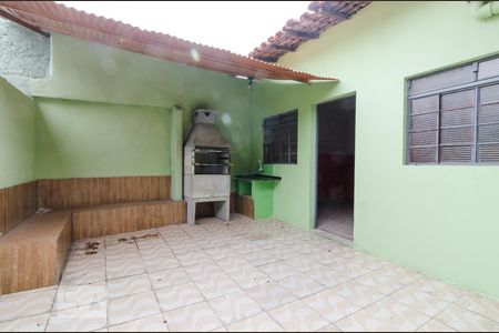 Casa à venda com 300m², 3 quartos e 3 vagas Casa à venda com 300m², 3 quartos e 3 vagasÁrea externa