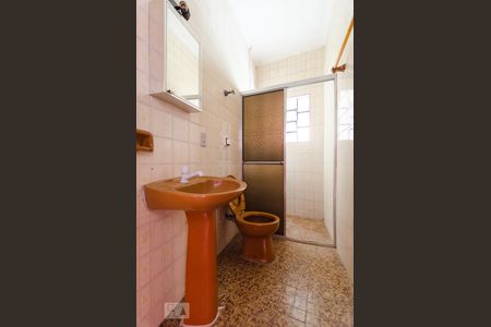 Casa à venda com 300m², 3 quartos e 3 vagas Casa à venda com 300m², 3 quartos e 3 vagasEdícula - banheiro