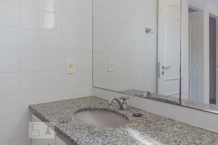 Banheiro de apartamento à venda com 2 quartos, 56m² em Vila Antonina, São Paulo