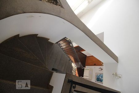 Escadas de apartamento à venda com 4 quartos, 290m² em Vila Suzana, São Paulo