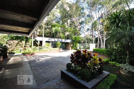 Entrada de apartamento à venda com 4 quartos, 290m² em Vila Suzana, São Paulo