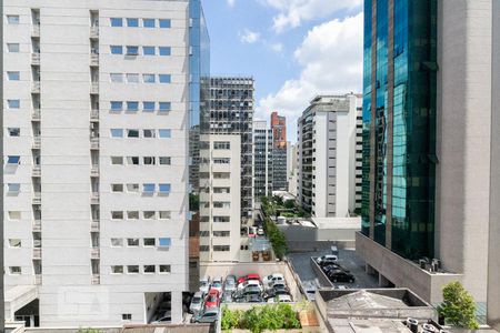 Vista Quarto 1 de apartamento para alugar com 2 quartos, 90m² em Itaim Bibi, São Paulo