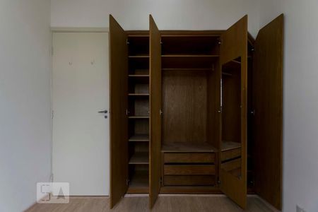 Quarto 1 (Armários) de apartamento para alugar com 2 quartos, 60m² em Parque Imperial, São Paulo