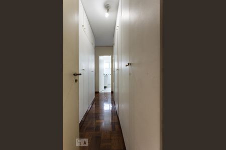 Corredor de apartamento para alugar com 3 quartos, 127m² em Indianópolis, São Paulo