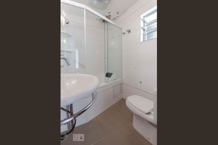 Banheiro de apartamento para alugar com 2 quartos, 64m² em Sumaré, São Paulo