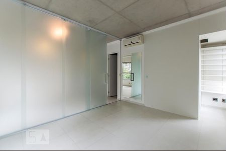 Quarto de kitnet/studio para alugar com 1 quarto, 70m² em Jardim Fonte do Morumbi, São Paulo