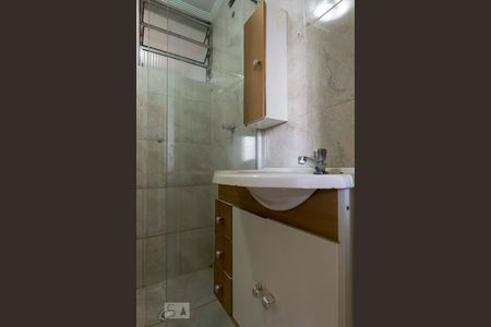 Banheiro de apartamento à venda com 2 quartos, 59m² em Vila Firmiano Pinto, São Paulo